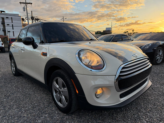 2015 Mini Cooper Hardtop 4 puertas